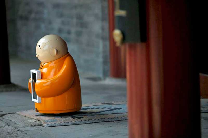 Robotszerzetes egy buddhista pekingi templomban