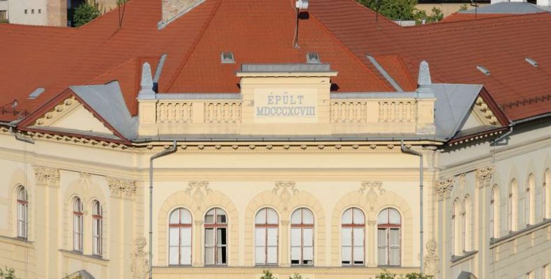 Felújítják a Szegedi Radnóti Miklós Gimnázium épületét